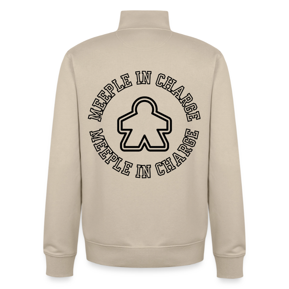 Meeple in Charge, unisex Sweatshirt-Jacke aus Bio-Baumwollgemisch - desert dust
