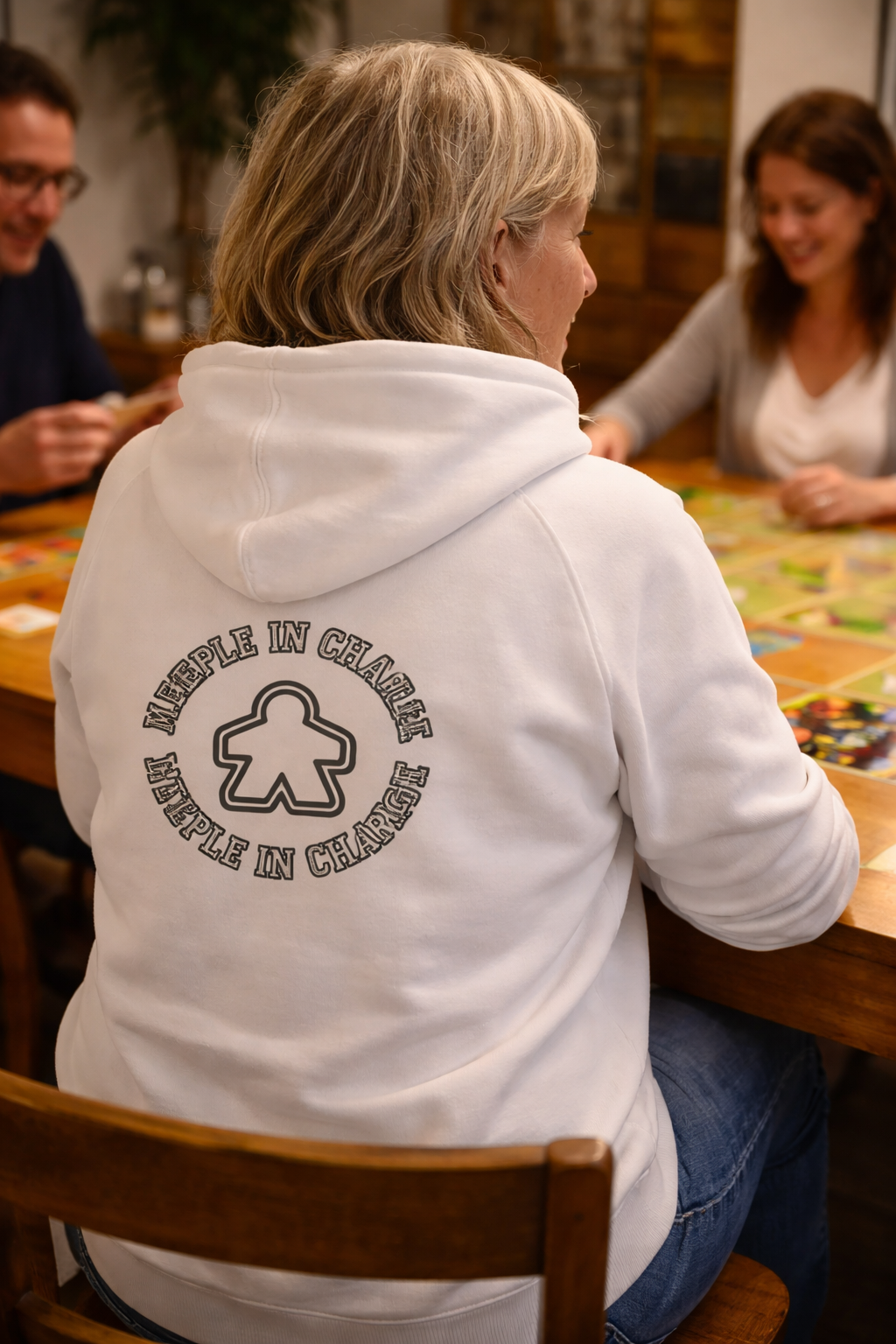 Meeple in Charge, unisex Kapuzenpullover aus Bio-Baumwollgemisch